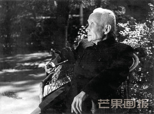 朱光潜:把自己摆在后台 袖手看旁人装腔作势_文化频道_凤凰网