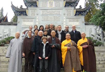 中佛协副会长净慧长老率德国禅修团到五祖寺礼祖