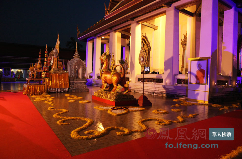 傻六有爱作品实拍泰国僧王寺国庆法会