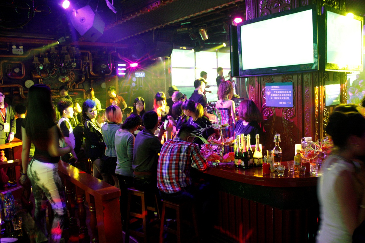 菲芘爵色并不一样的复古动感之夜