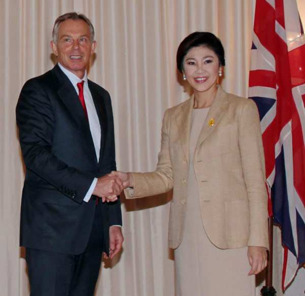 最会穿衣女政客泰总理英拉时尚装扮受追捧