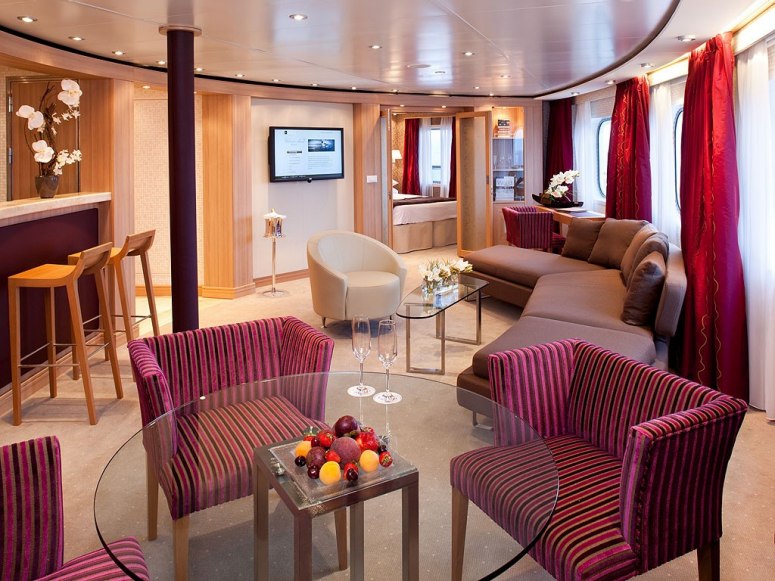 极致奢华入住九大顶级邮轮套房