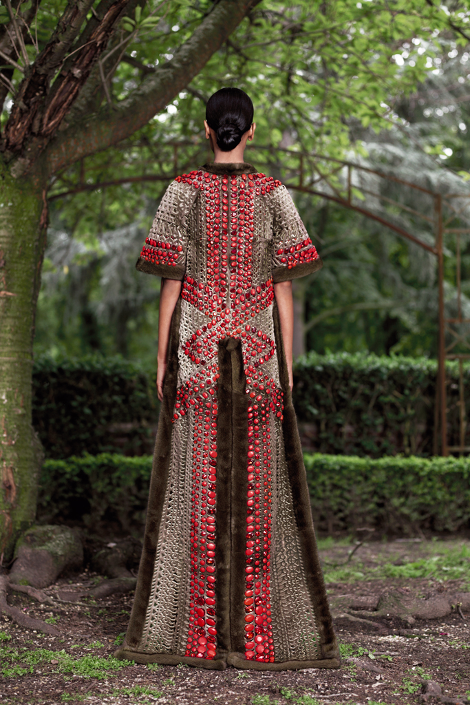 身着皮草的吉普赛女郎givenchy2012秋冬高级定制