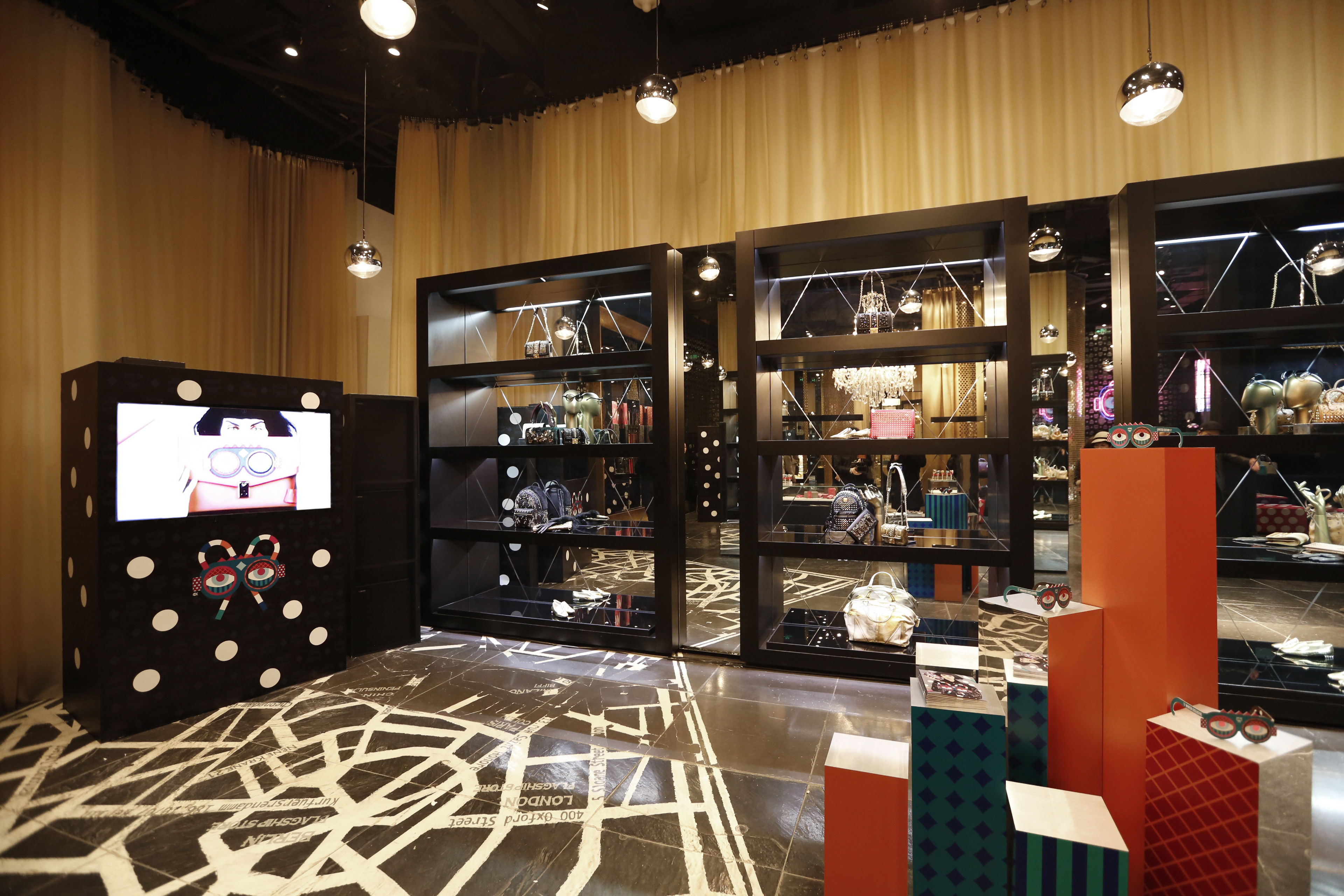 beyond snowdome选择在mcm进入中国的首家精品店外滩三号店发布,是这