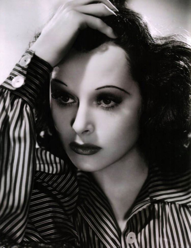 揭秘世界首位全裸艳星:发明现代手机技术(组图)