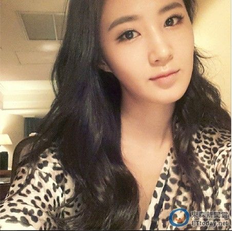 少女时代俞利玩自拍豹纹低胸熟女范图