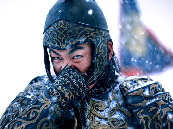 《冰封侠》 王宝强古装加墨镜正经逗笑