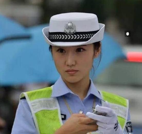陕西美女交警微博爆红网友感叹陕南自古出美女图