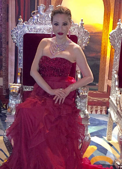 香港女星薛芷伦因出演《倩女幽魂》的"小青"被广为人知,因其经常出席