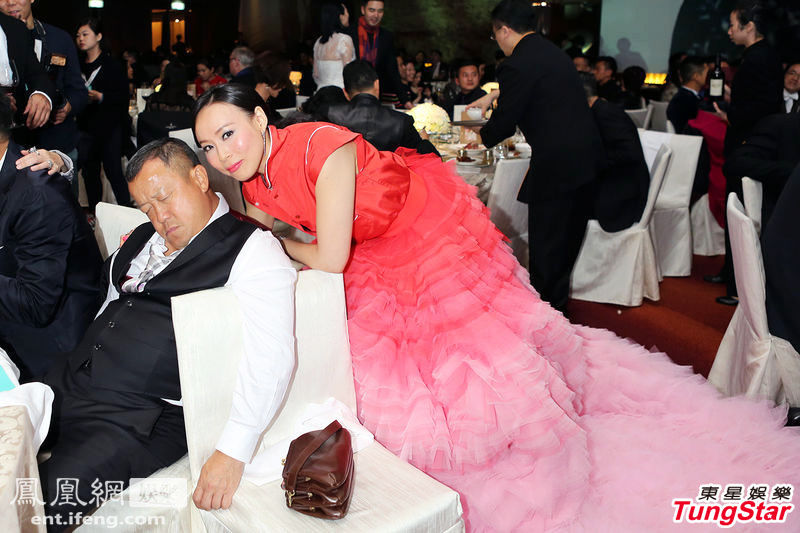 2014年12月2日,苏永康与未婚妻冯翠珊结婚,开五十席喜宴大宴亲朋好友