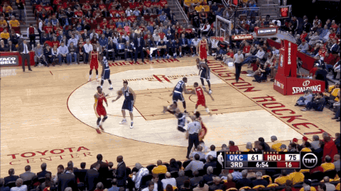 讯 北京时间2015年1月16日,休整5天的雷霆惨遭背靠背作战的火箭击溃