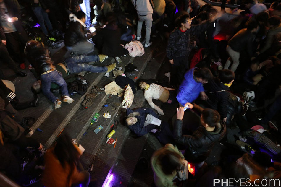 12月31日,上海外滩跨年活动踩踏事故 南都记者  郭现中 摄
