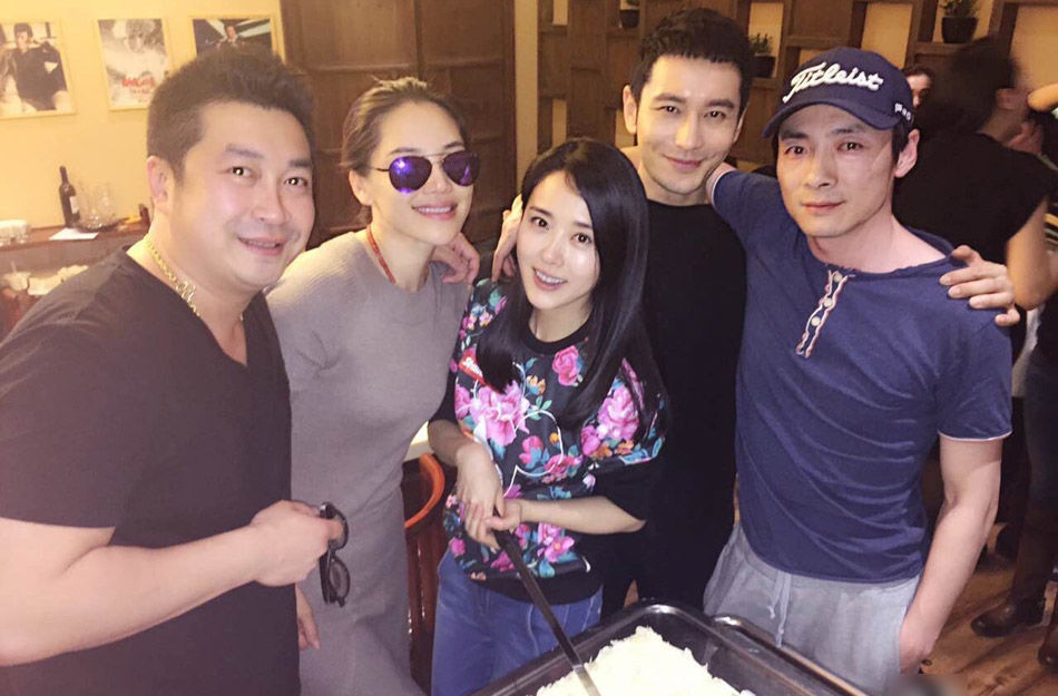 黄晓明参加北影96班同学会赵薇遗憾缺席高清大图