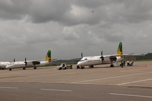 中航国际向喀麦隆交付两架新舟60(中国航空报)