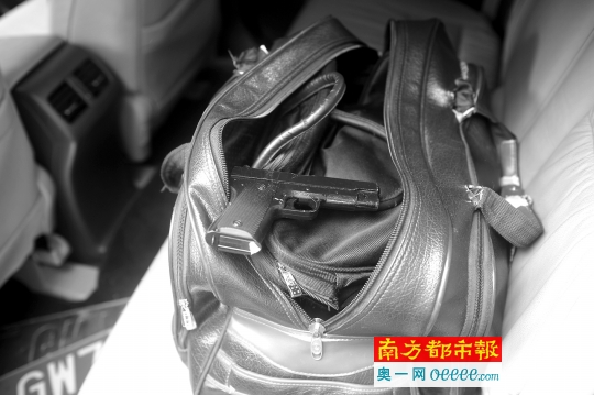 深圳:盗车悍匪连撞13车被毙 车上搜出仿六四手枪(图)