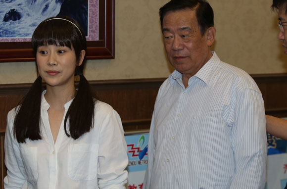 六六新剧海清扎小辫扮嫩 与杜淳演床戏"很痛苦"