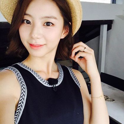 裴勇俊娇妻朴秀珍自拍秀婚戒凤凰娱乐讯 据台湾媒体报道,"韩流天王"