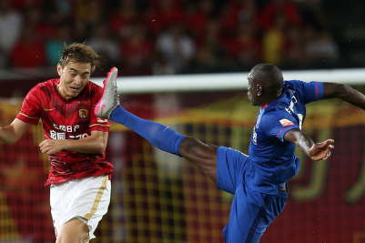 登巴巴飞踹冯潇霆