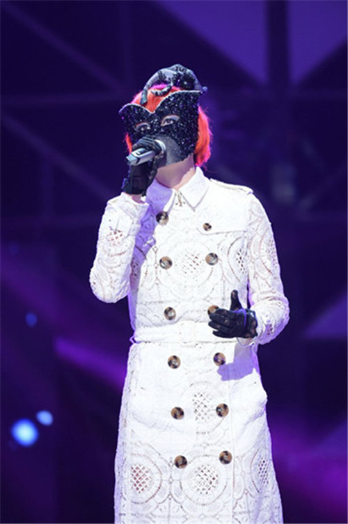 罗拉《蒙面歌王》强势补位 深情唱《如果爱》秀猫步