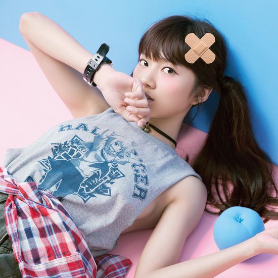 台女星"豆花妹"不穿内衣拍写真 侧漏春光毫不在意(图)