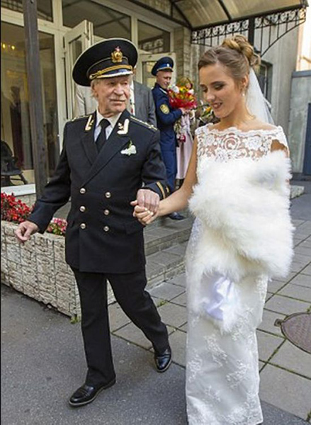 krasko)宣布同24岁姑娘舍维尔(natalia shevel)组建家庭