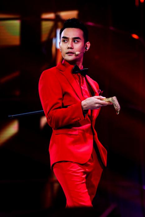 低音炮"王凯深情献唱《王妃》 粉丝告白:三生有幸遇到你