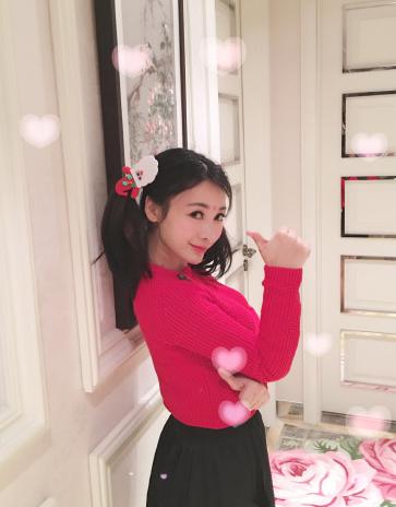 柳岩晒照扎双马尾眉间点红痣变美艳哪吒(图)