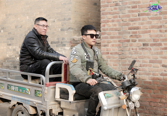 杜淳大玩三轮车旋风孝子载父杜志国回家乡