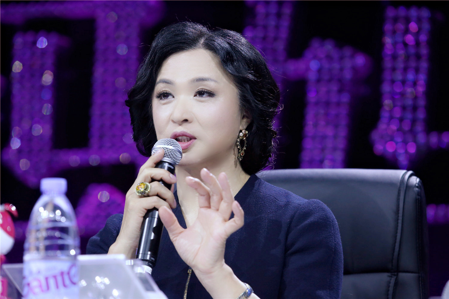 《妈妈咪呀》惊现女版"腾格尔" 金星含泪点赞