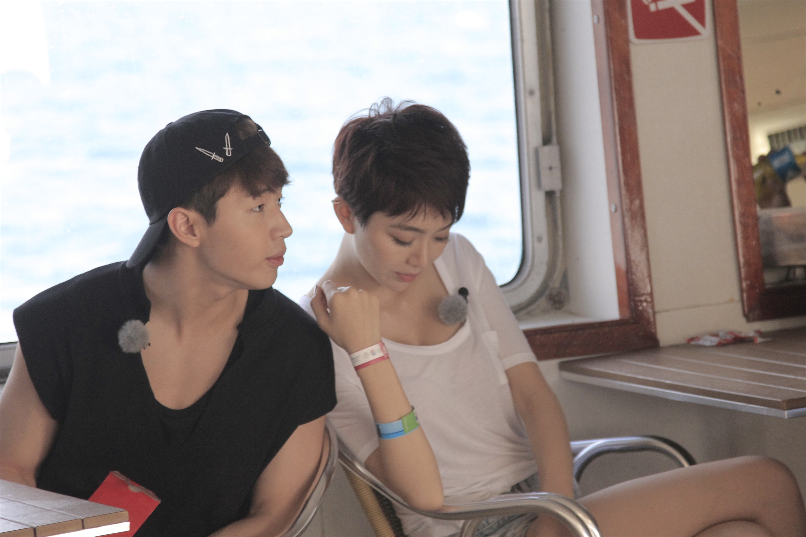 henry和姜妍上周《花样姐姐》中,henry和金晨"没头脑"组合的呆萌气质