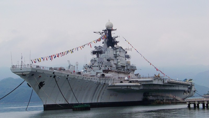 苏联明斯克号航母图片