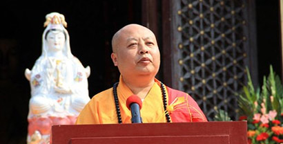 观音寺住持寂禅法师告诉"佛缘之路"记者,明空长老当时修建了大雄宝殿