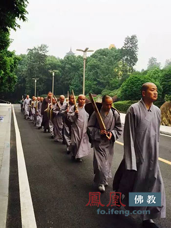 重庆华岩寺僧众行脚朝圣达摩道场菩提寺