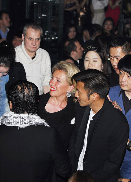 谢霆锋酒吧开张