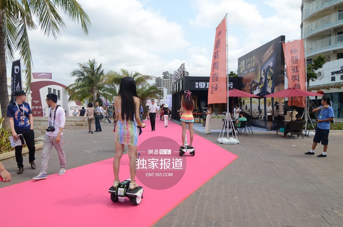 海天盛筵众嫩模斗艳美腿酥胸应接不暇