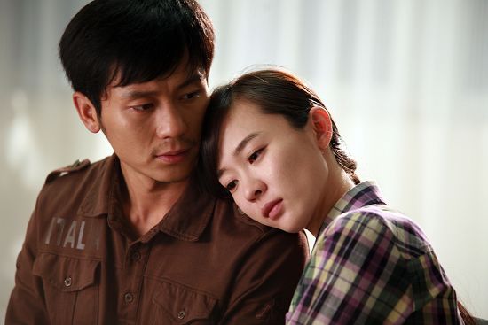 李晨被甩后憔悴露面霍思燕挺孕肚接机组图