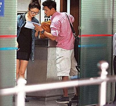 港姐亚军朱希敏(左)与男友入住情侣酒店