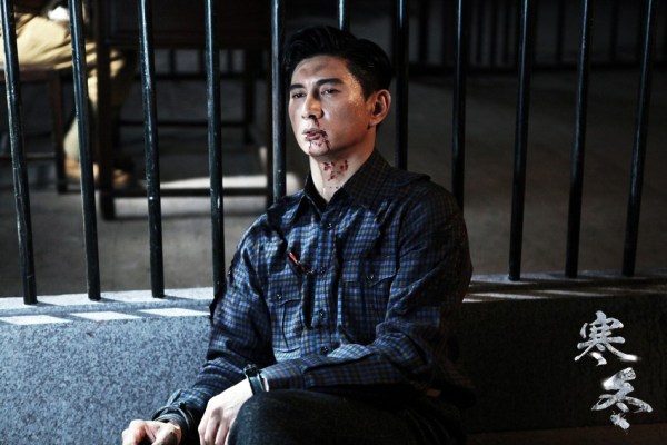 邓子华(吴奇隆饰)监狱被施重刑邓子华(吴奇隆饰)伤心落泪邓子华