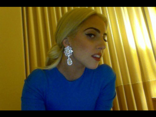 ladygaga发素颜照引围观 清新靓丽