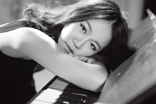 汪思妍某一天mv激情首发演绎水下极致浪漫