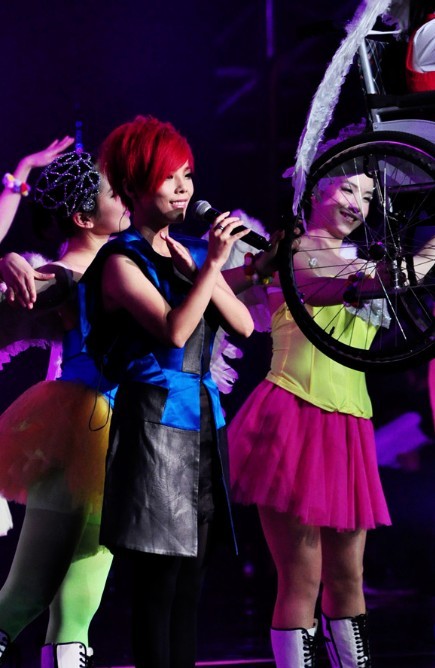 章子怡莫艳琳携手为梦想助阵梦想长大了感动全场