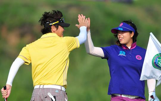 孙楠献唱红旗飘飘冯珊珊公开约球孙楠