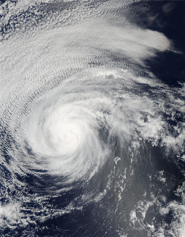 太空俯瞰地球风暴 白色漩涡震撼人心_频道_凤凰网