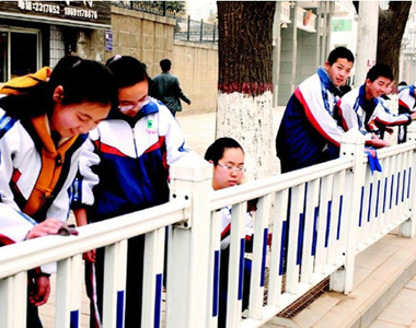 延安宝塔区高级中学学生为城市美容