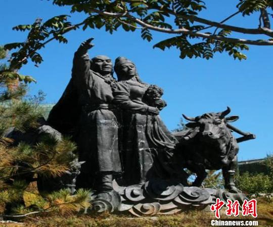 契丹始祖奇首可汗,可敦雕像平泉县境内美丽的马盂山《契丹始祖传说》