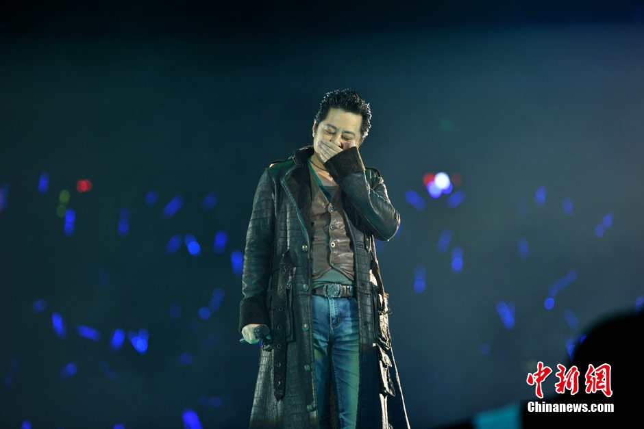 《生来征服》王杰演唱会 四面台光影炫丽夺目