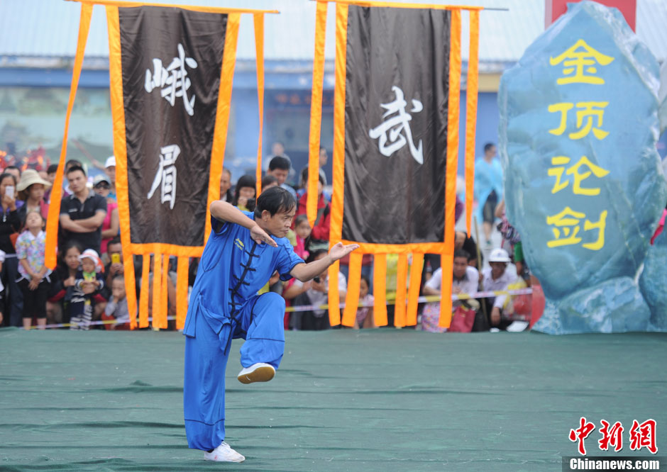 武功高手金顶对决争夺峨眉功夫王