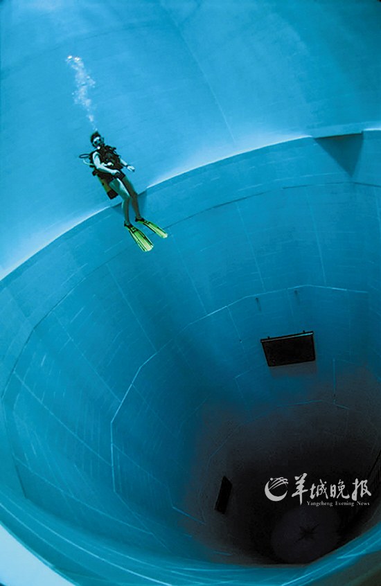 "世界上最深"的游泳池