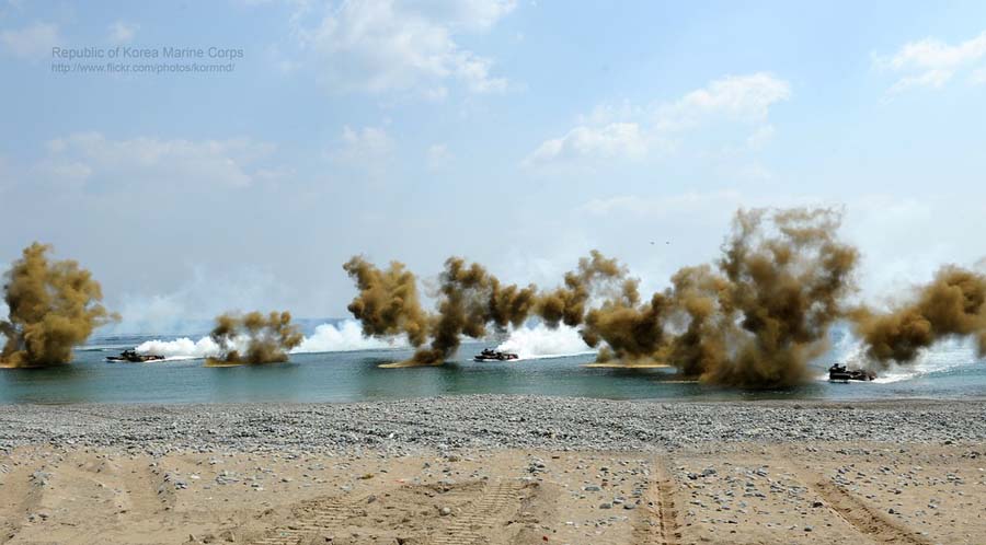 美韩"鹞鹰"联合军演 海空联合抢占滩头阵地