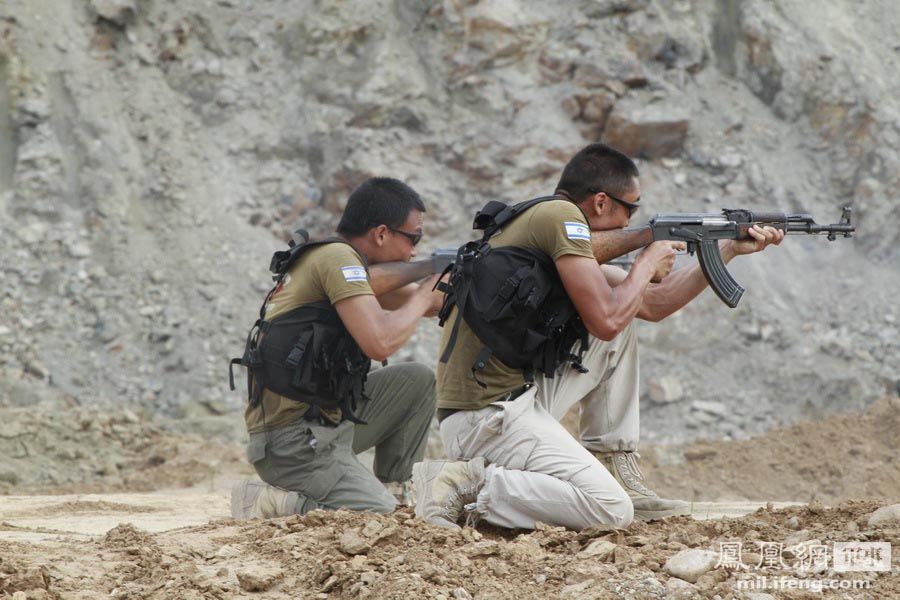 中国保镖黑衣人在连云港训练基地展开射击训练
